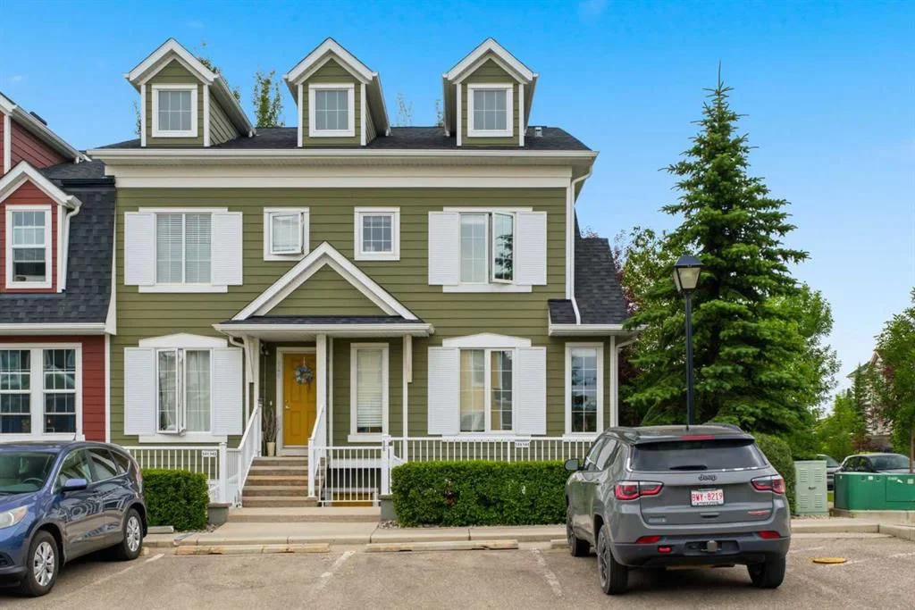 550 Mckenzie Towne Close SE, Calgary — main listing photo