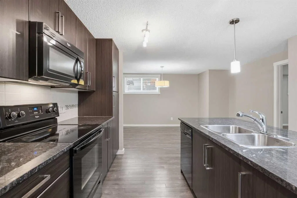 550 Mckenzie Towne Close SE, Calgary — photo 4 of 41