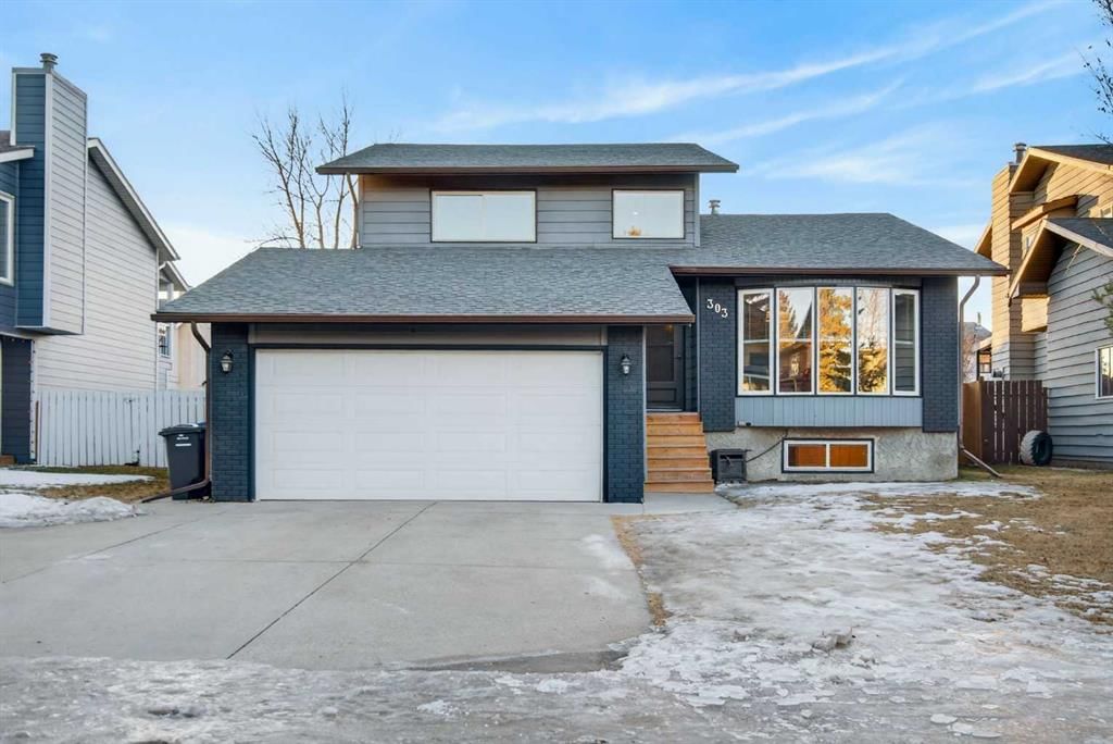 303 Woodside Place, Okotoks — photo 5 of 49