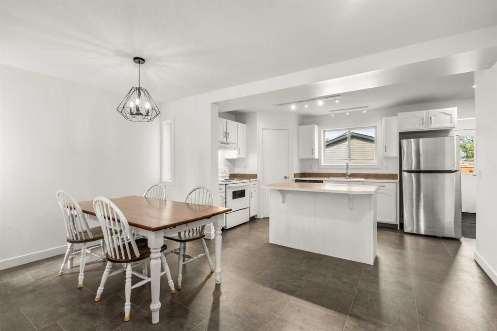 223 Coventry Road NE, Calgary — photo 2 of 44