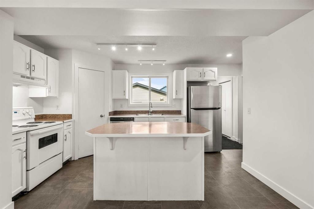 223 Coventry Road NE, Calgary — photo 3 of 44