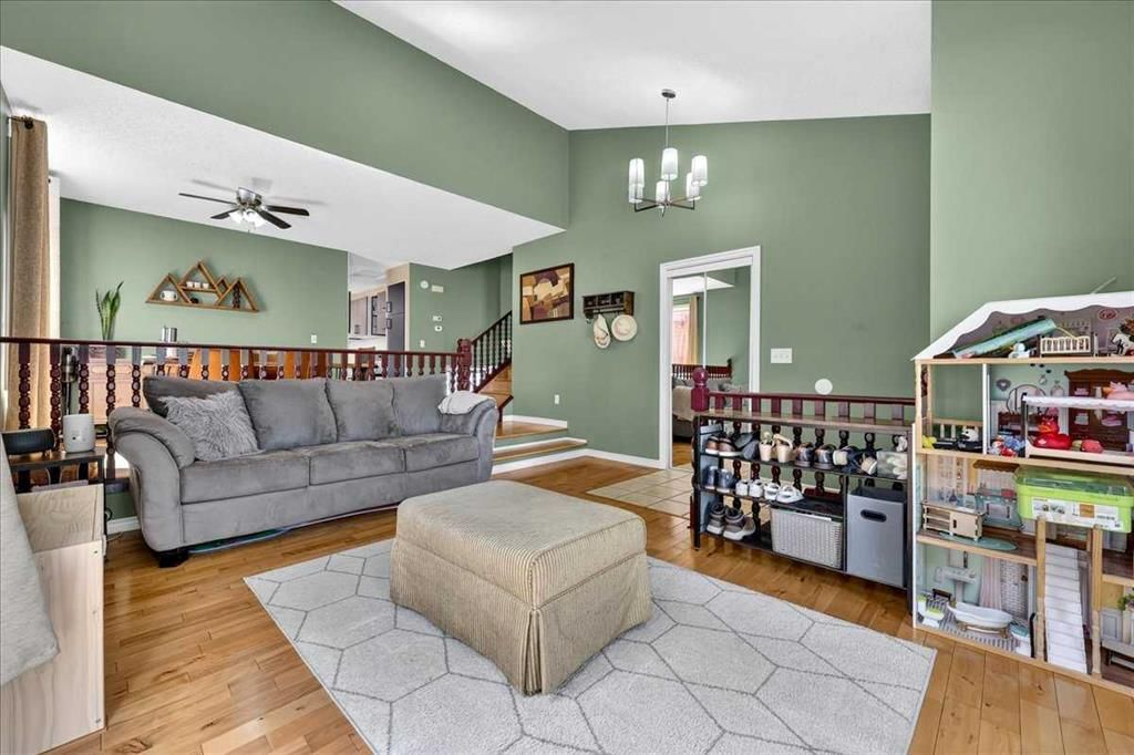172 Whitehaven Road NE, Calgary — photo 2 of 44