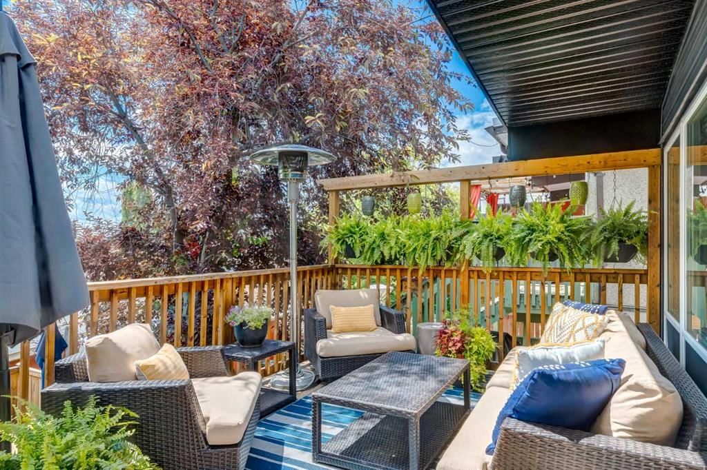 2031 30 Avenue SW, Calgary — photo 3 of 50