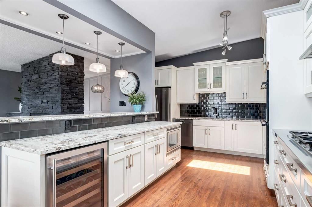2031 30 Avenue SW, Calgary — photo 4 of 50