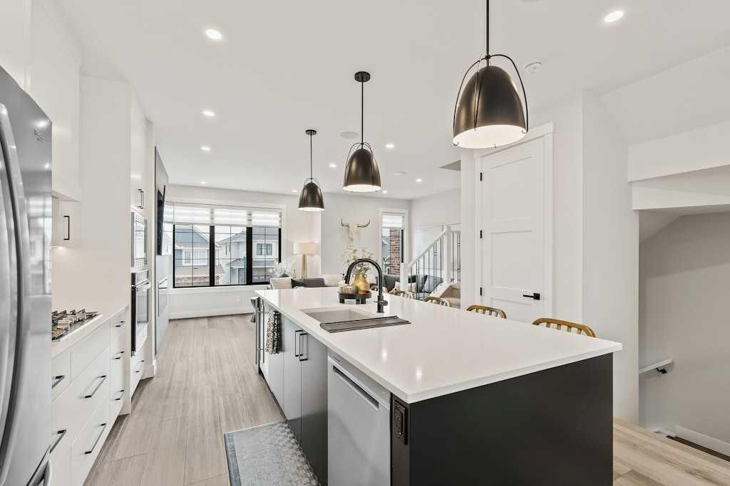 138 Discovery Drive SW, Calgary — photo 5 of 39