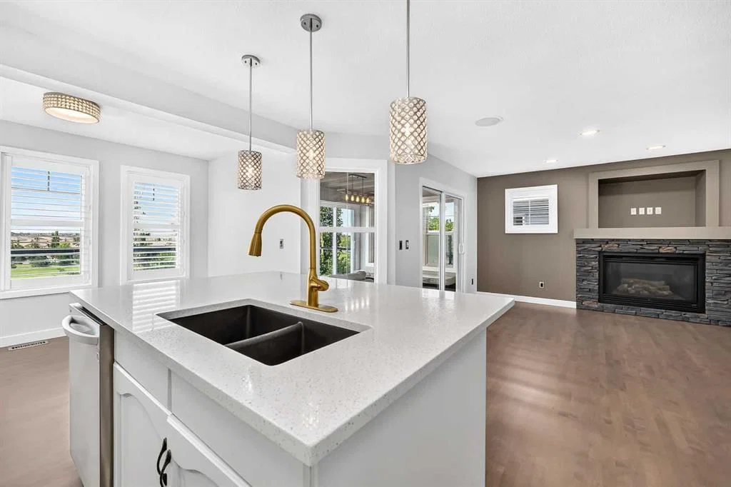 98 Panamount Villas NW, Calgary — photo 5 of 50