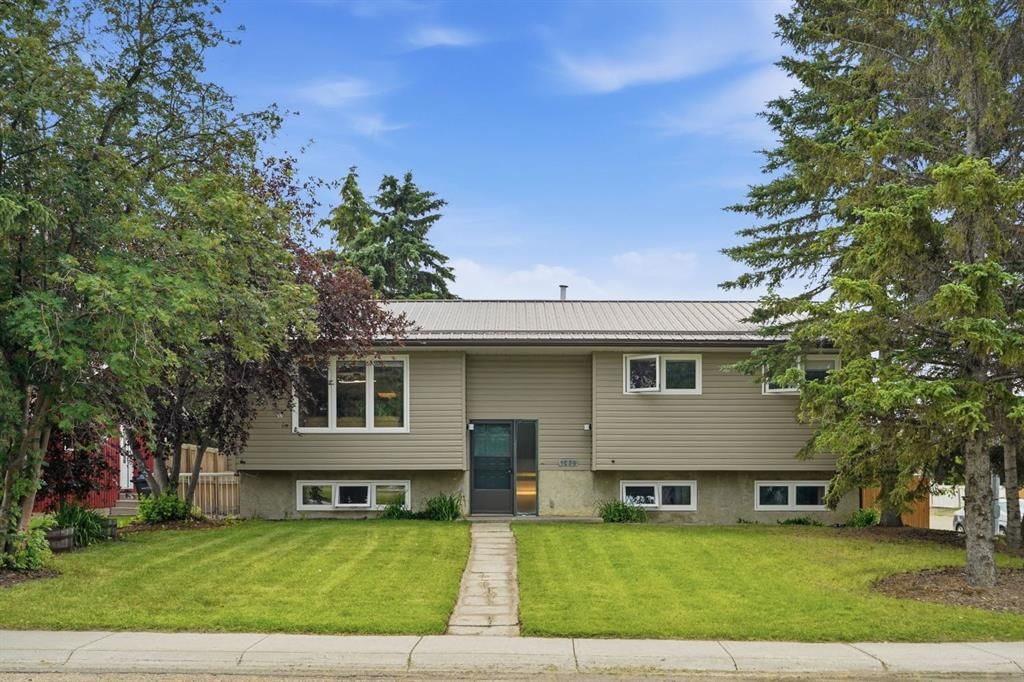 1239 Idaho Street, Carstairs — main listing photo