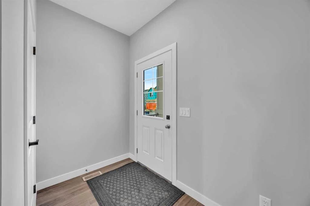 553 Hotchkiss Drive SE, Calgary — photo 2 of 43