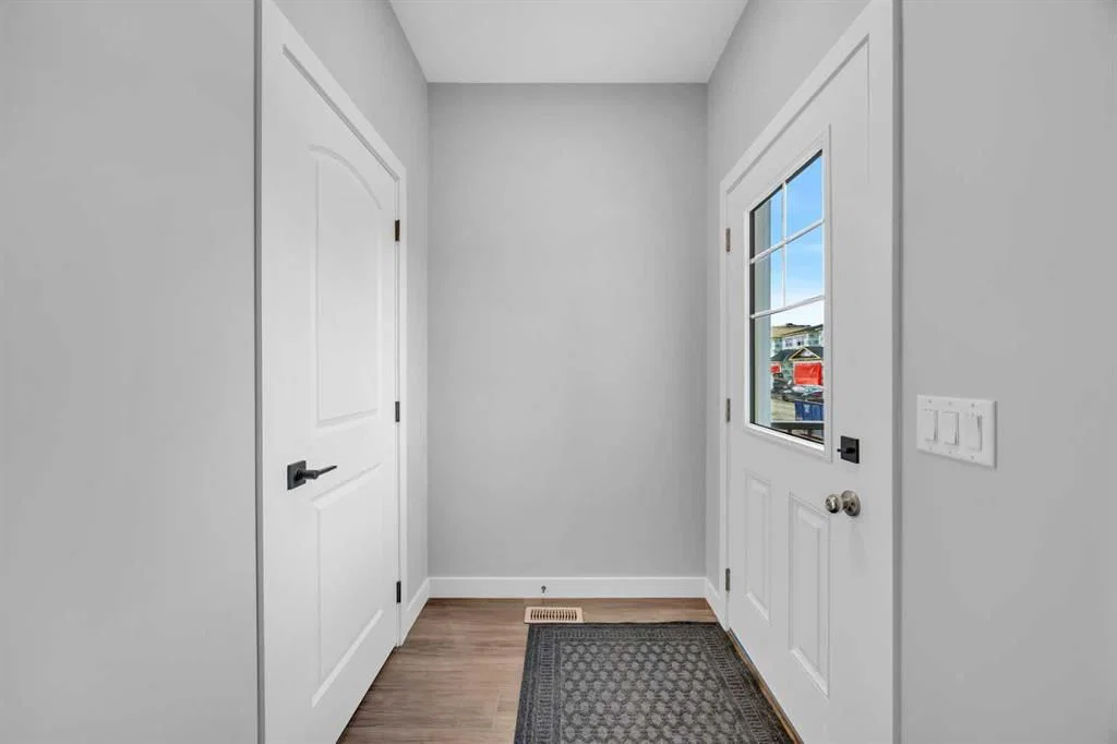 553 Hotchkiss Drive SE, Calgary — photo 3 of 43