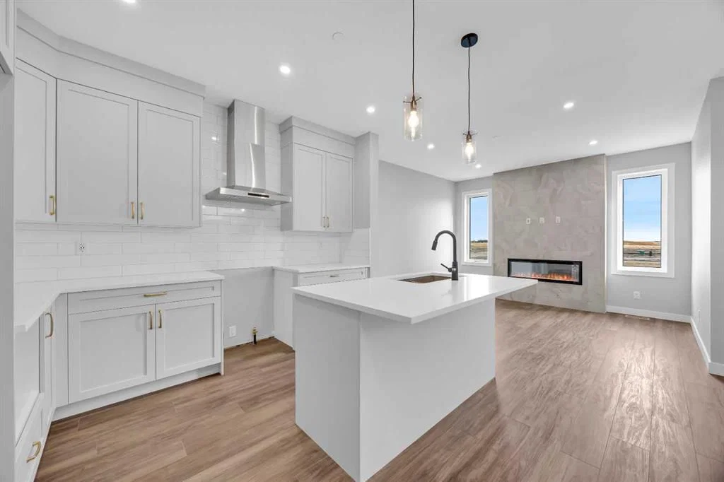 553 Hotchkiss Drive SE, Calgary — photo 4 of 43