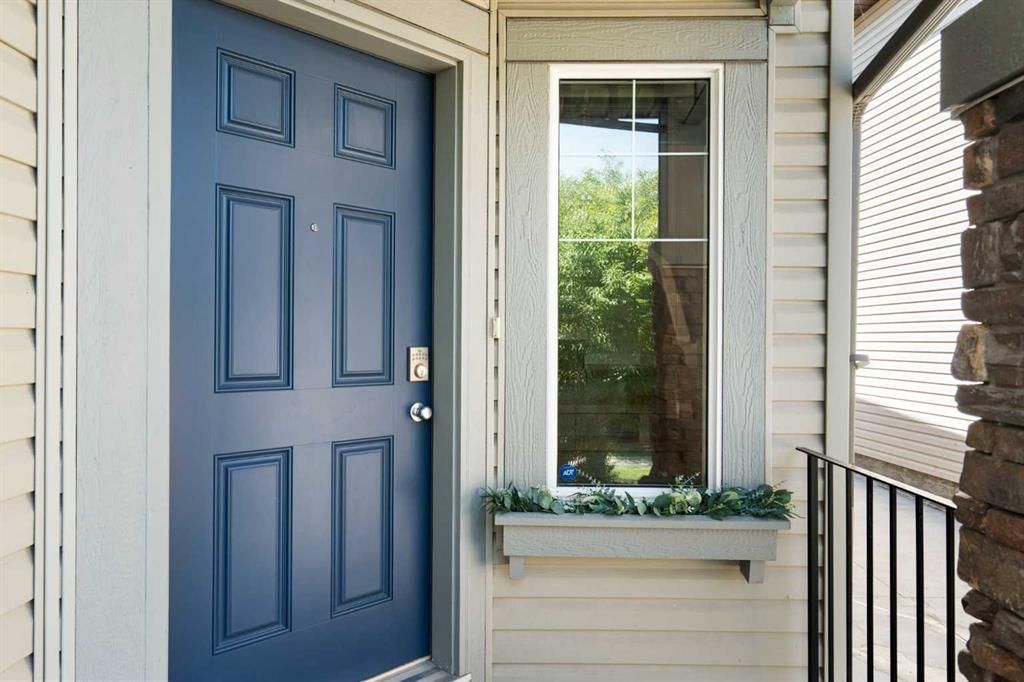 1258 New Brighton Drive SE, Calgary — photo 3 of 45
