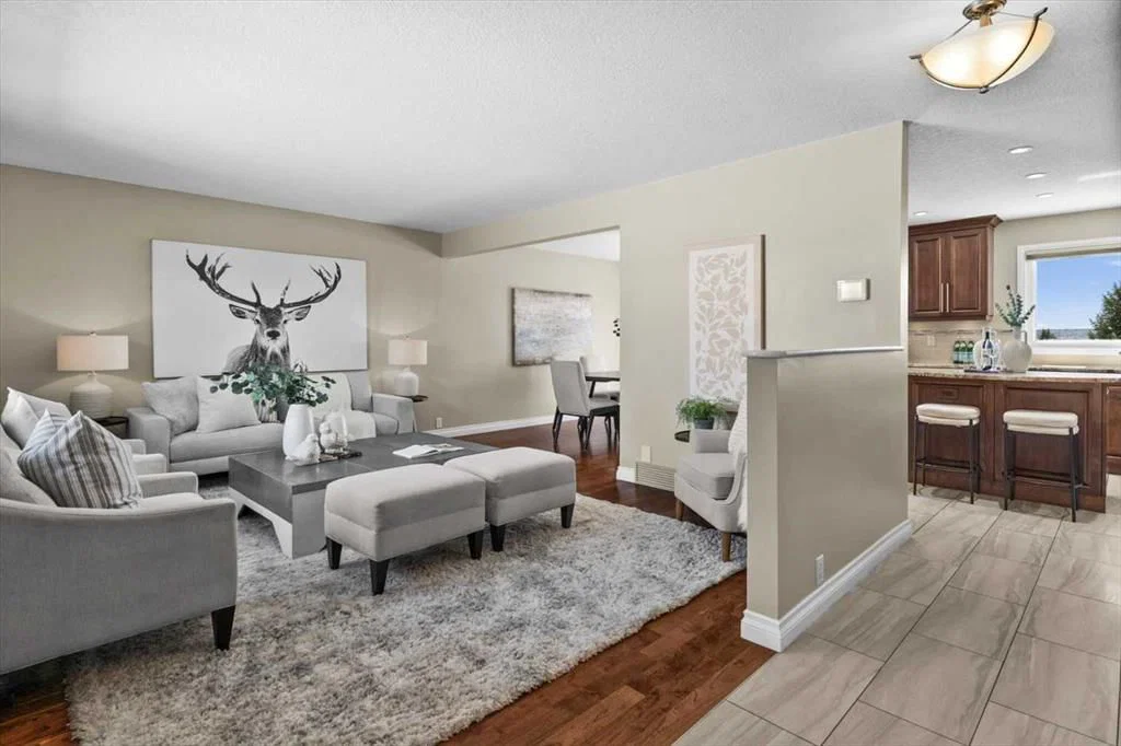 7715 67 Avenue NW, Calgary — photo 4 of 39
