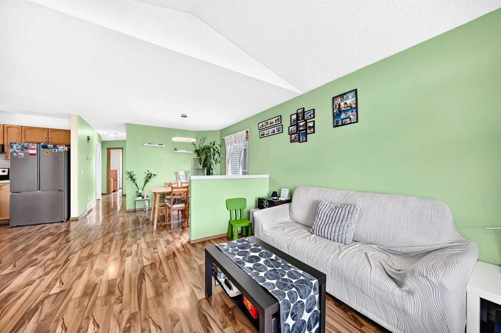 96 COVINGTON Court NE, Calgary — photo 4 of 48