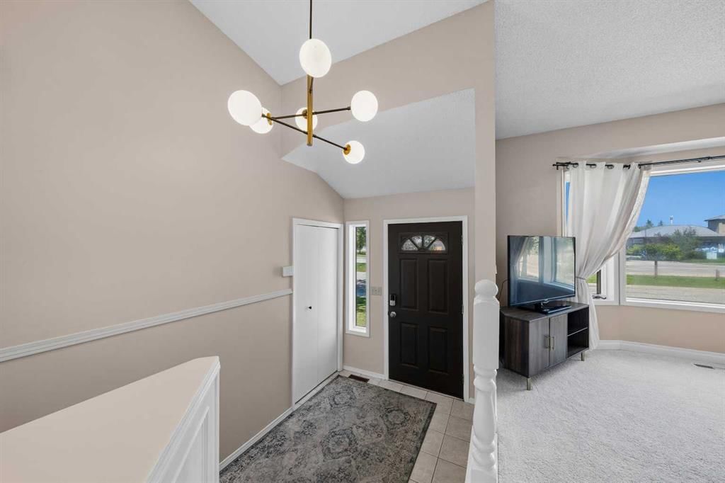 71 Riverglen Crescent SE, Calgary — photo 3 of 40