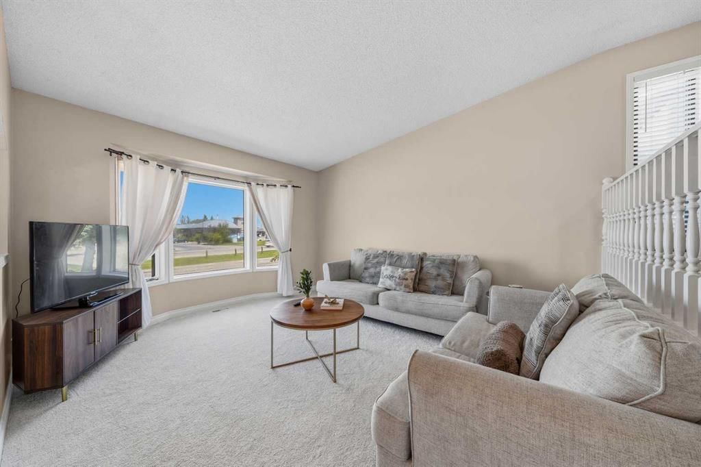 71 Riverglen Crescent SE, Calgary — photo 4 of 40