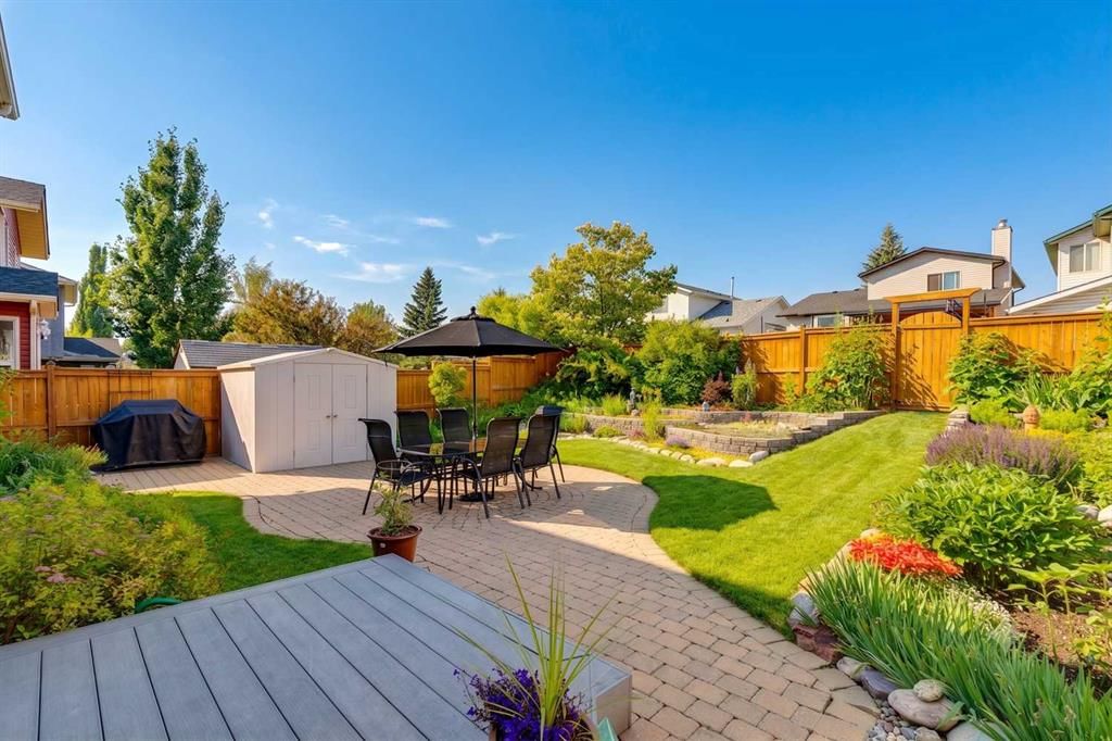 410 Millrise Drive SW, Calgary — photo 3 of 35