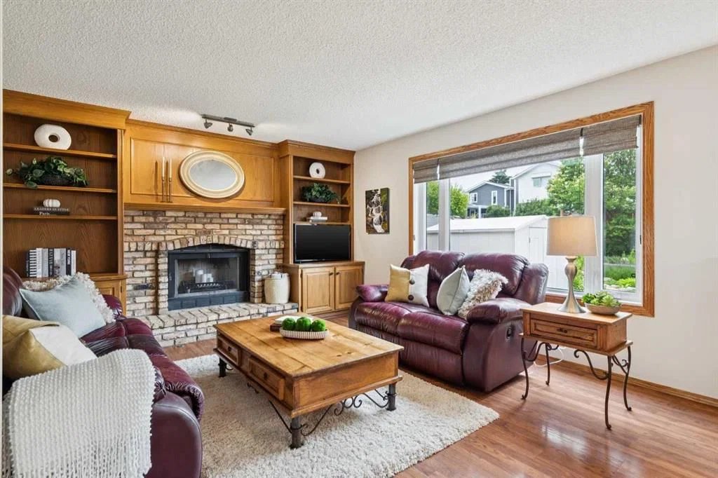 410 Millrise Drive SW, Calgary — photo 4 of 35