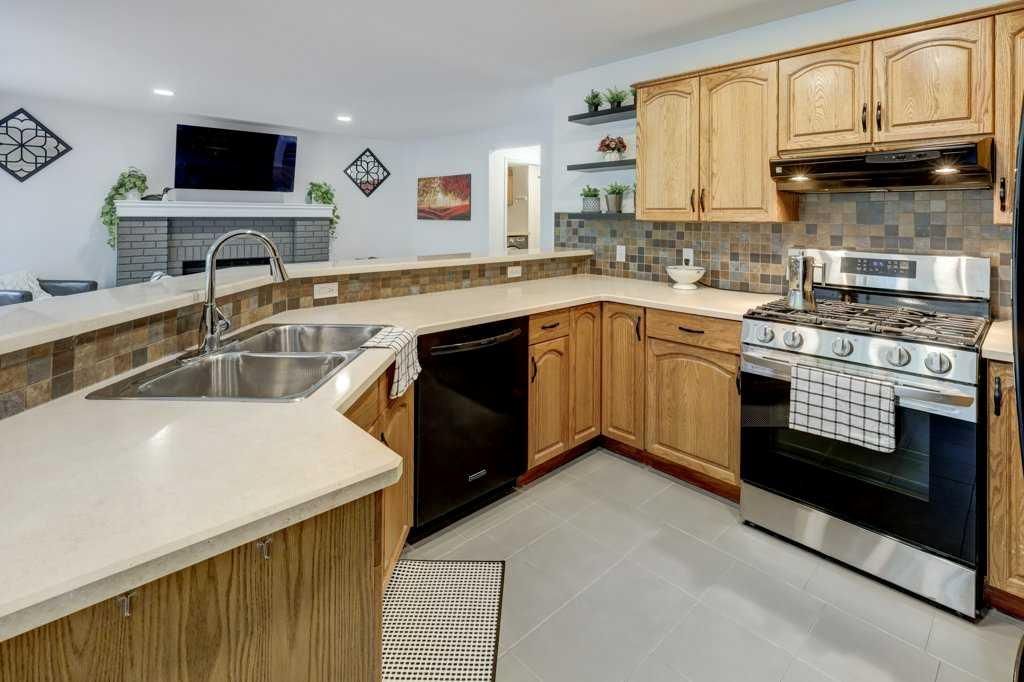 64 Santana Hill NW, Calgary — photo 3 of 35