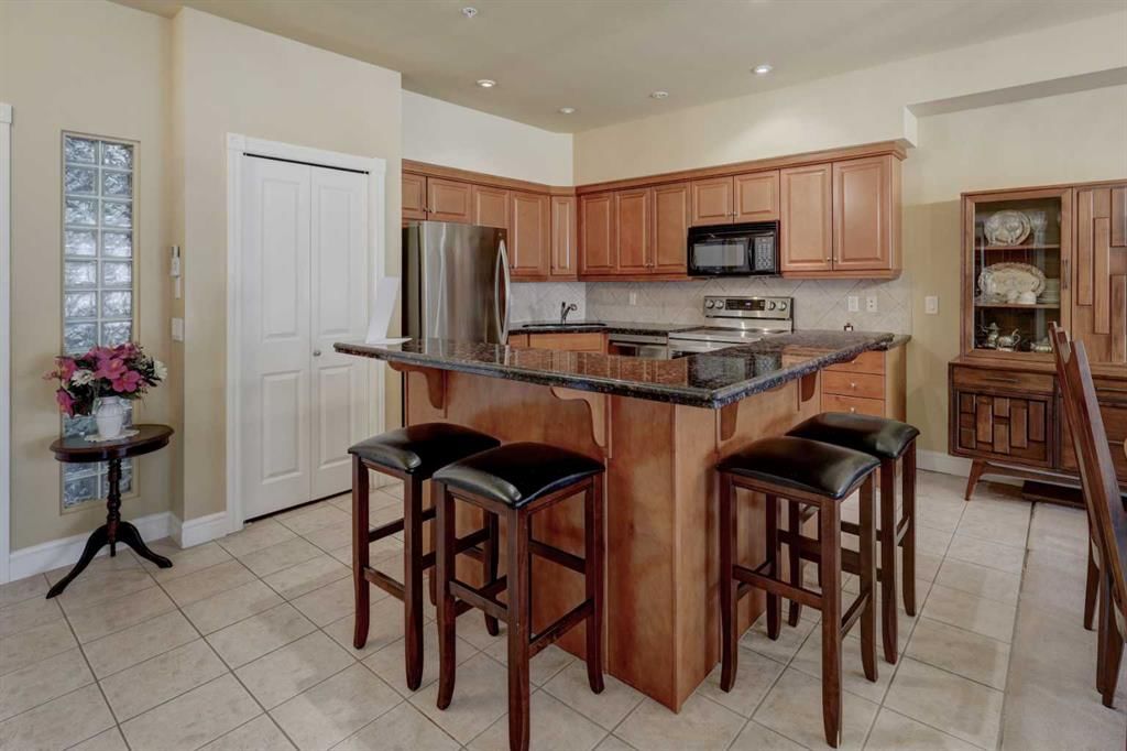 105, 11642 Valley Ridge Park NW, Calgary — photo 2 of 37