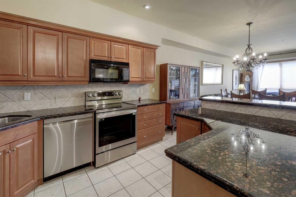 105, 11642 Valley Ridge Park NW, Calgary — photo 3 of 37