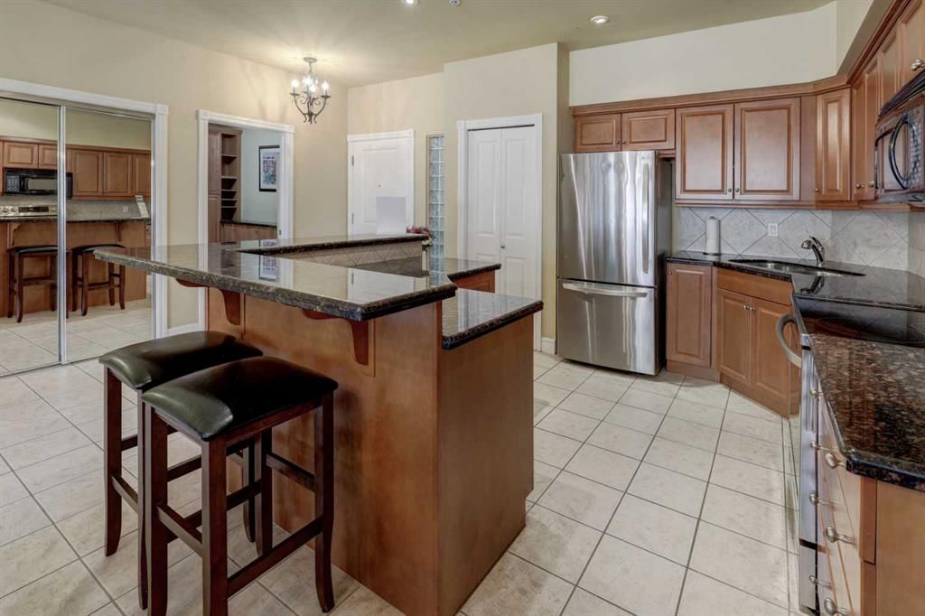 105, 11642 Valley Ridge Park NW, Calgary — photo 4 of 37