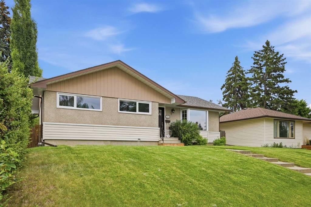 2828 45 Street SW, Calgary — photo 3 of 43