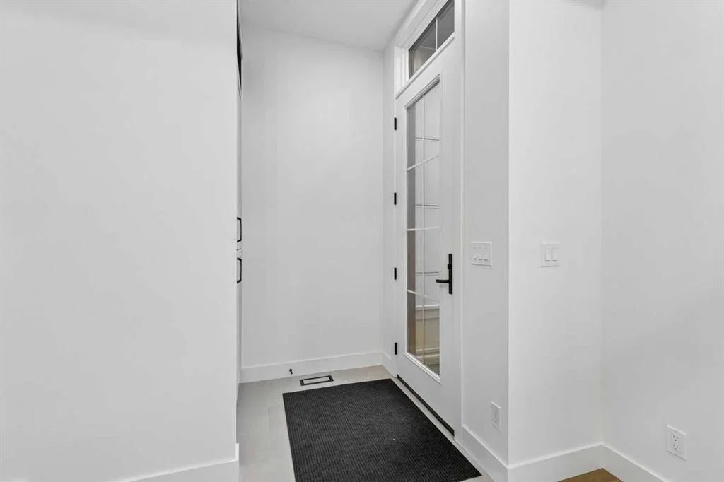 1810 19 Avenue NW, Calgary — photo 5 of 49