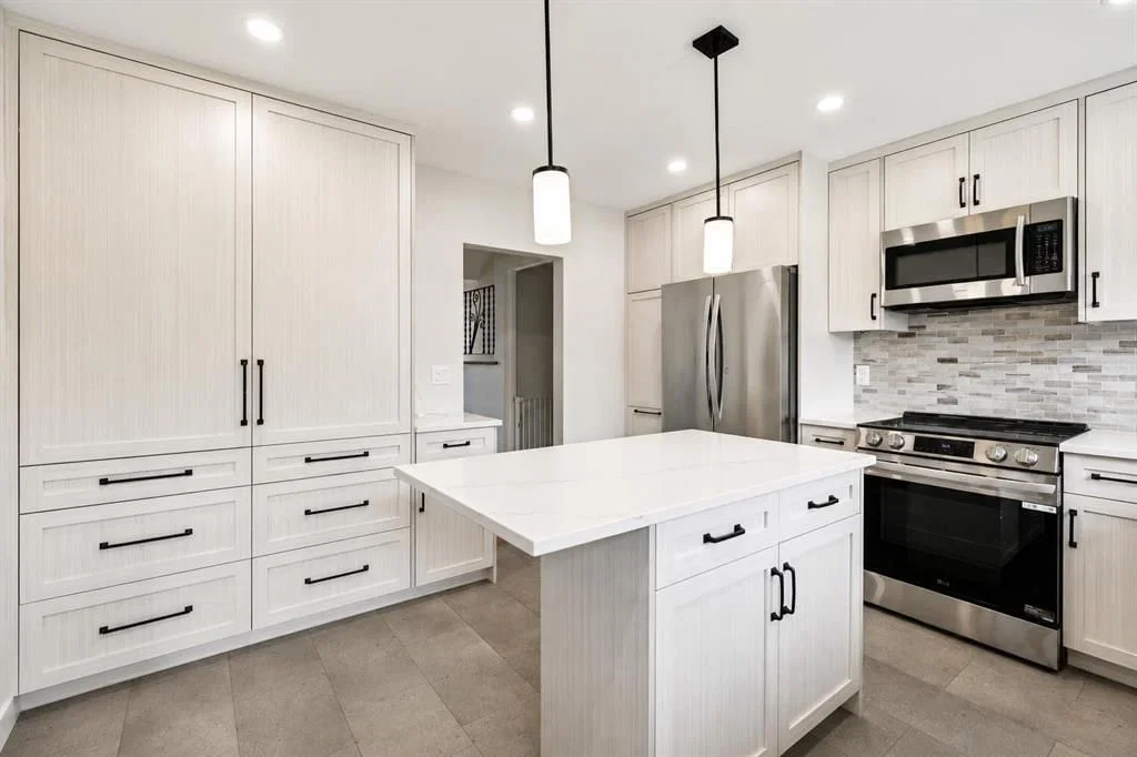 117 Chinook Drive SW, Calgary — photo 5 of 20