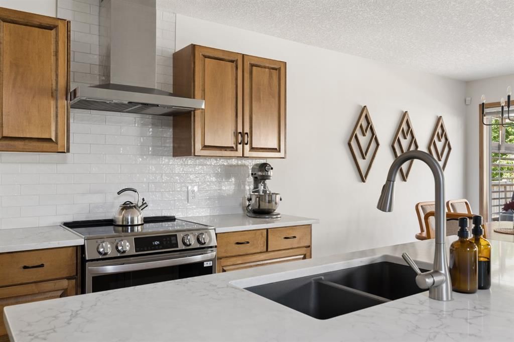 36 Cranfield Manor SE, Calgary — photo 5 of 50