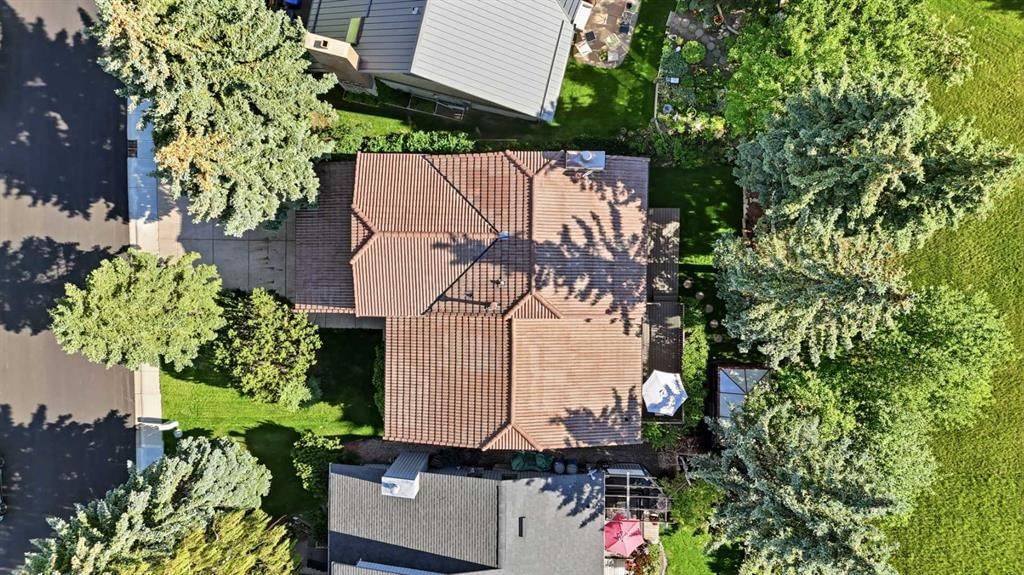 149 Edgehill Drive NW, Calgary — photo 4 of 37