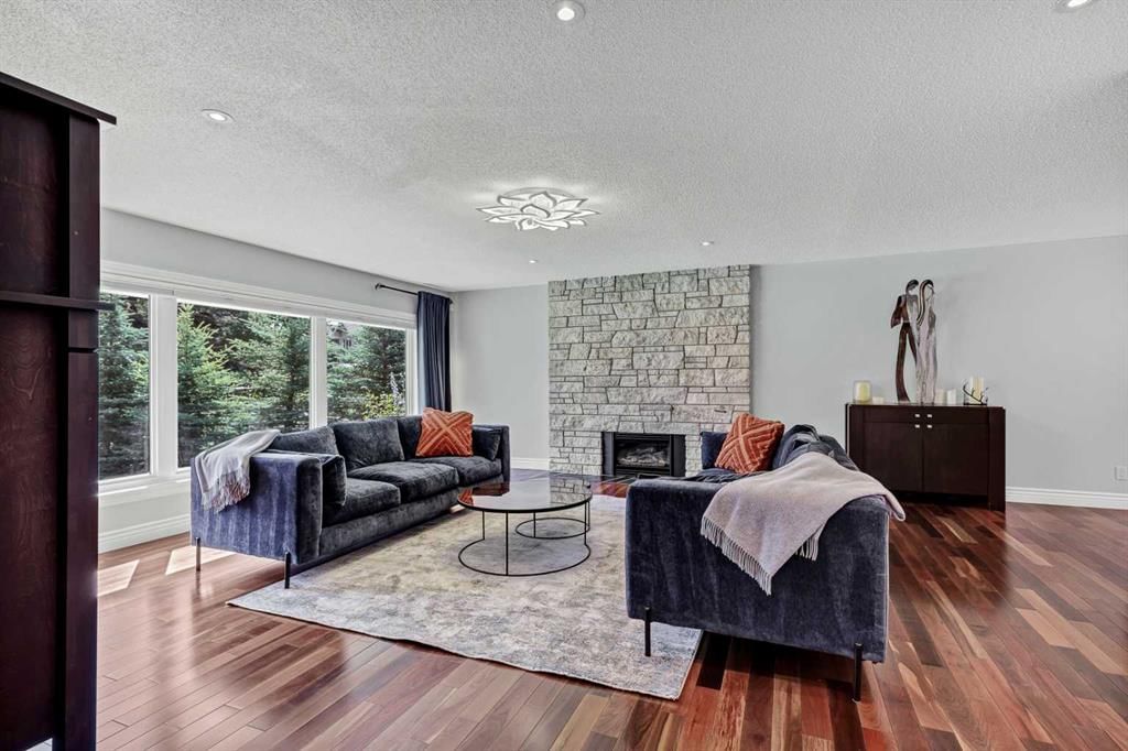 10907 Willowfern Drive SE, Calgary — photo 3 of 50