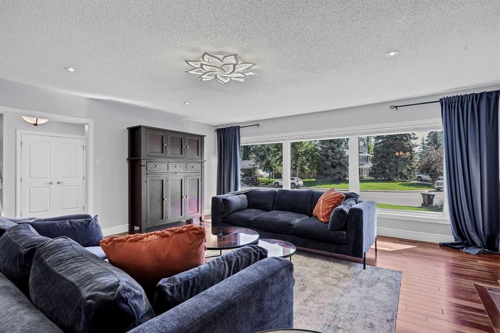 10907 Willowfern Drive SE, Calgary — photo 5 of 50