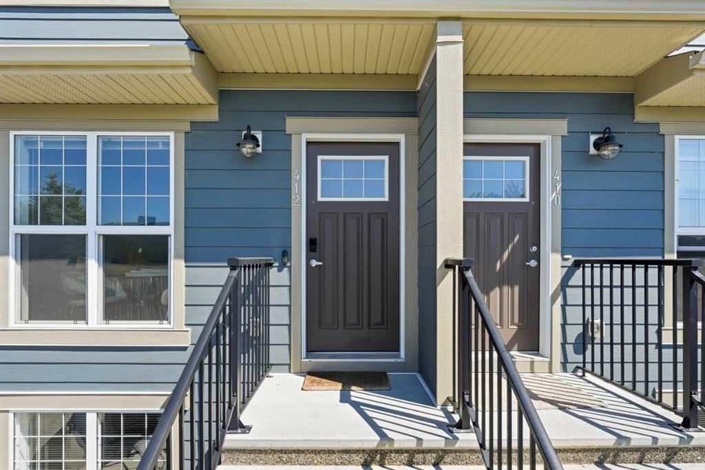 412 Cranbrook Square SE, Calgary — photo 3 of 25