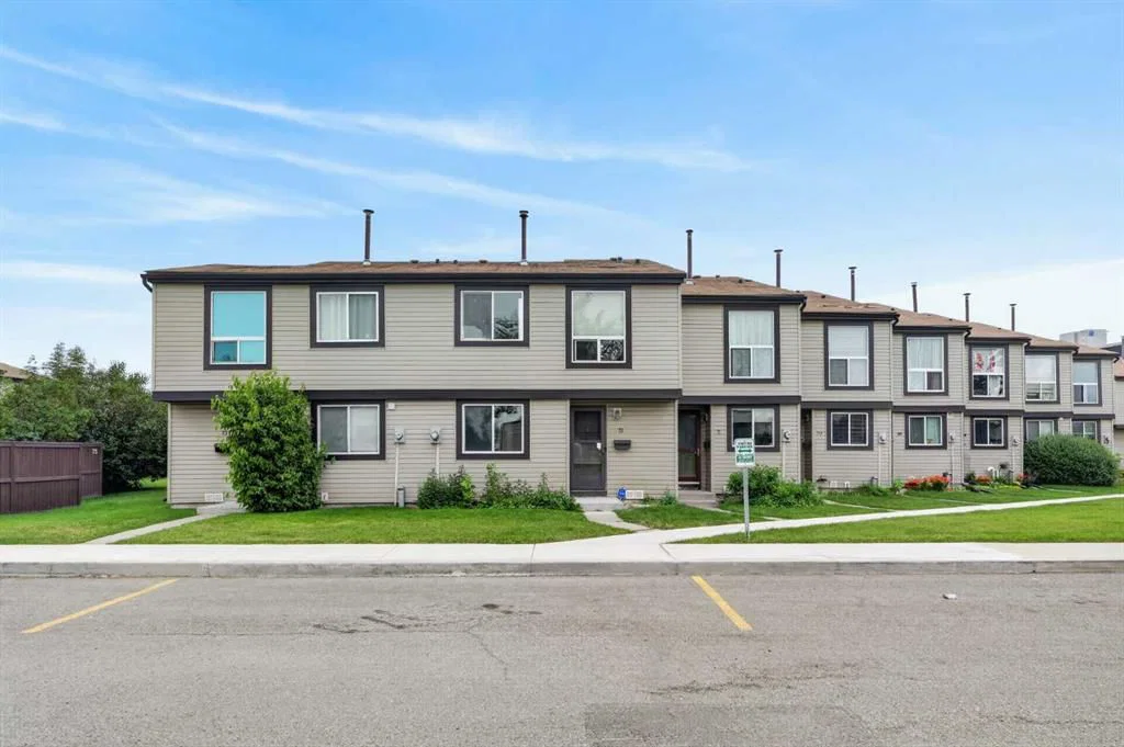 72, 3029 Rundleson Road NE, Calgary — photo 2 of 23