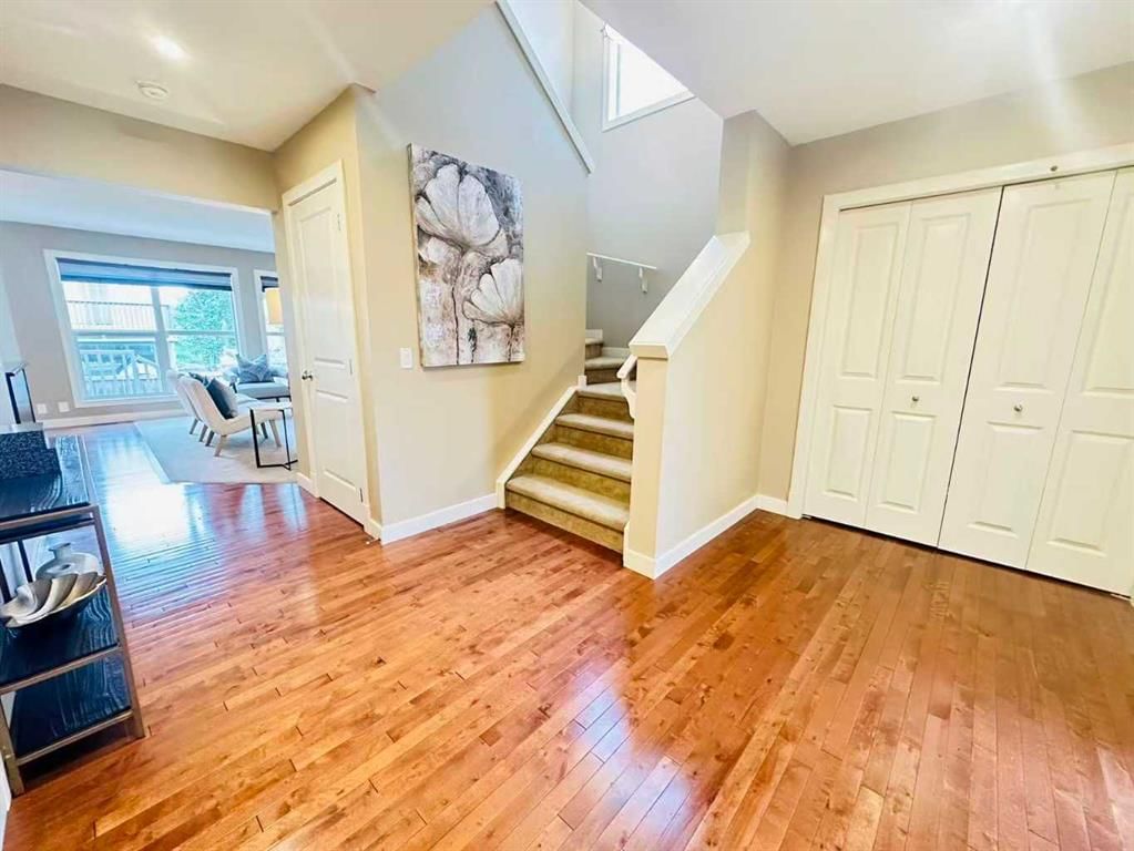 29 Everhollow Rise SW, Calgary — photo 4 of 45