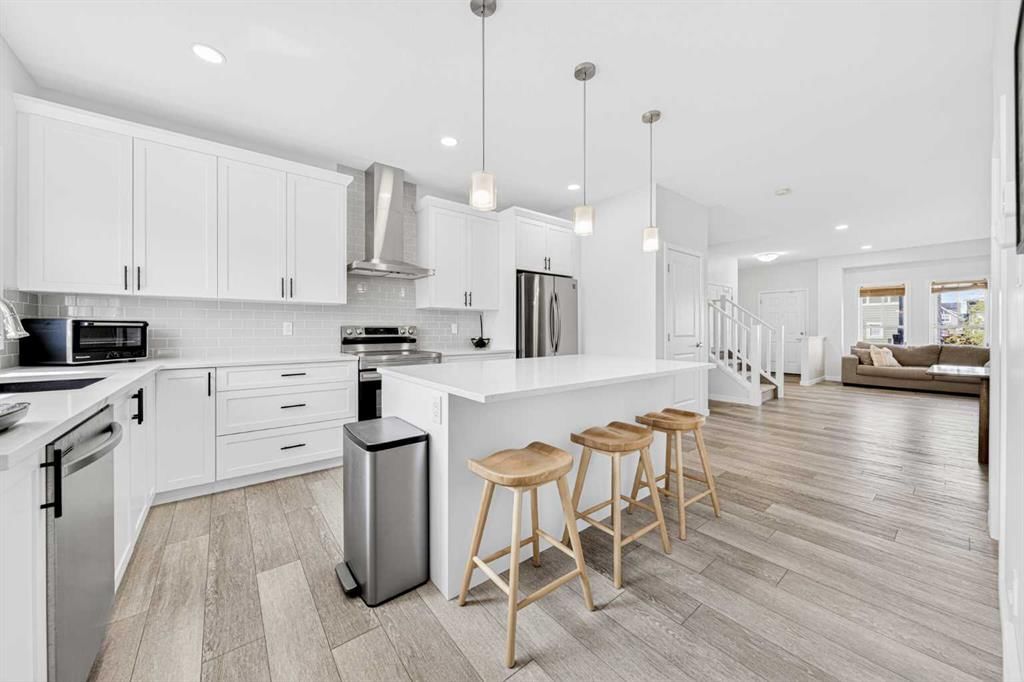 170 Magnolia Square SE, Calgary — photo 3 of 35