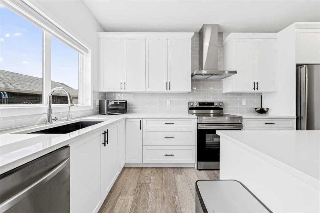 170 Magnolia Square SE, Calgary — photo 4 of 35