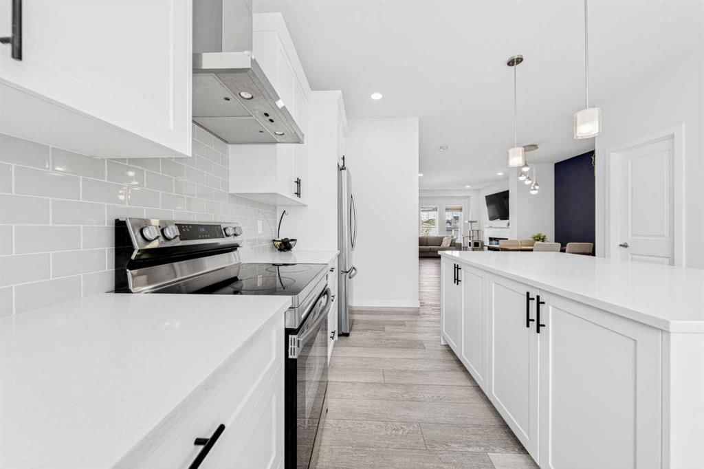 170 Magnolia Square SE, Calgary — photo 5 of 35
