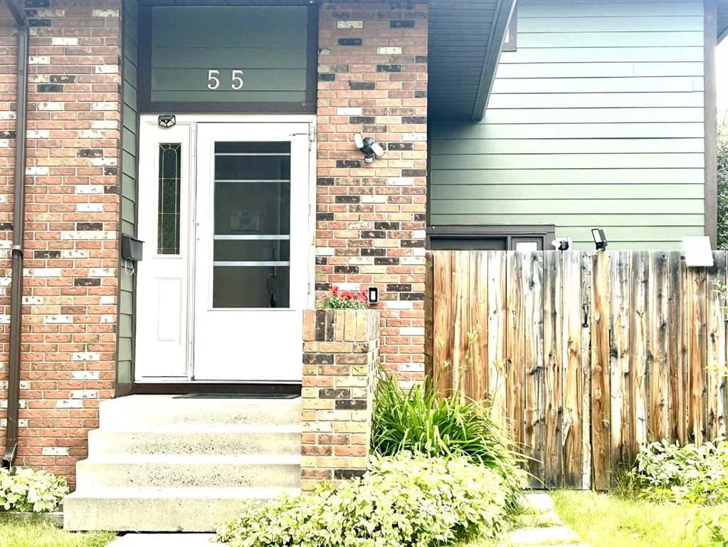 55 Bermuda Close NW, Calgary — photo 3 of 39