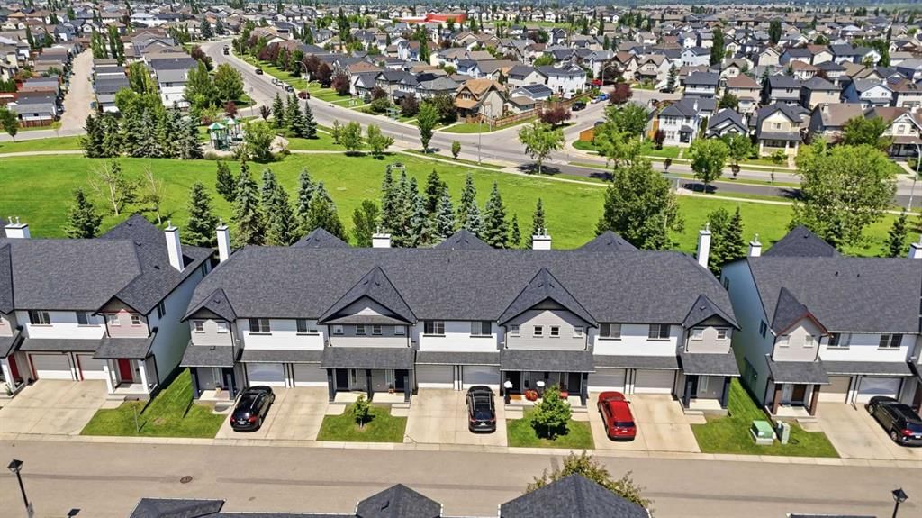 124 Everridge Gardens SW, Calgary — main listing photo