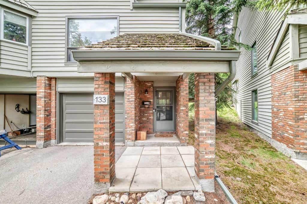 133 Point Drive NW, Calgary — photo 2 of 31