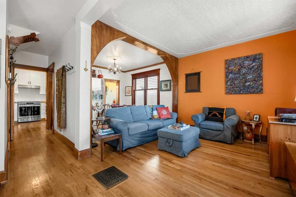 2107 9 Street SE, Calgary — photo 4 of 47