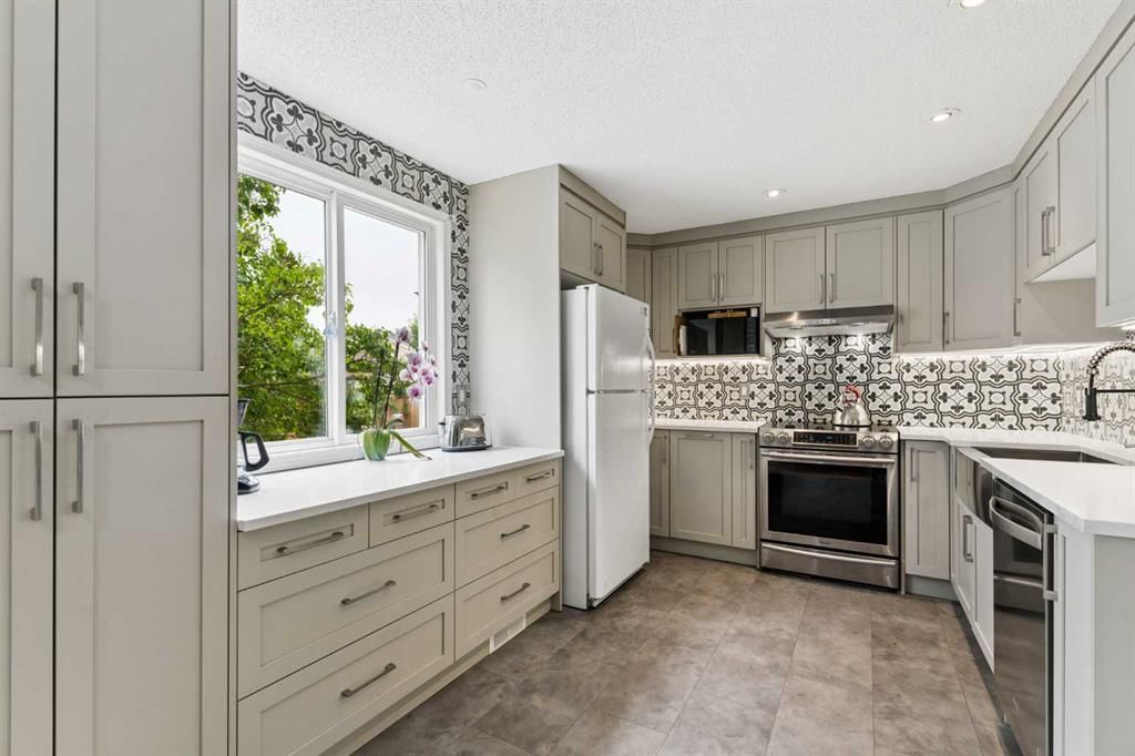 152 Erin Dale Crescent SE, Calgary — main listing photo