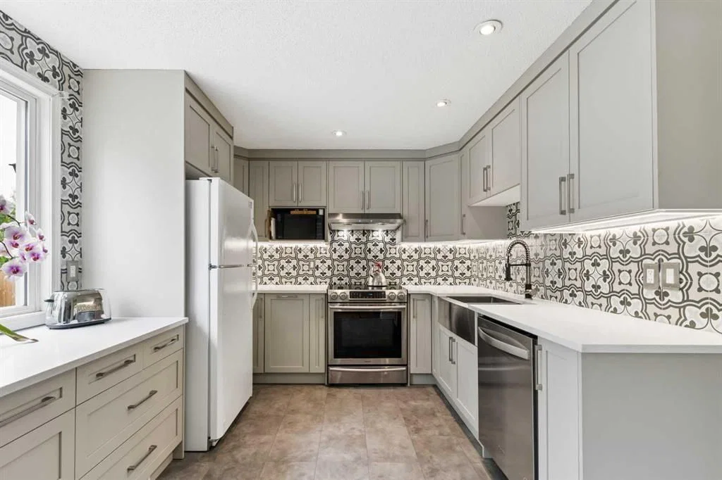 152 Erin Dale Crescent SE, Calgary — photo 3 of 29