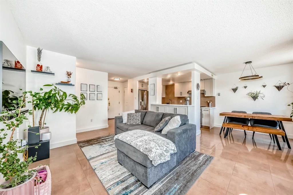 205, 1334 14 Avenue SW, Calgary — main listing photo