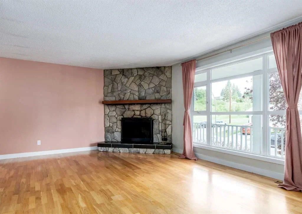 7 Lake Sylvan Close SE, Calgary — photo 2 of 24