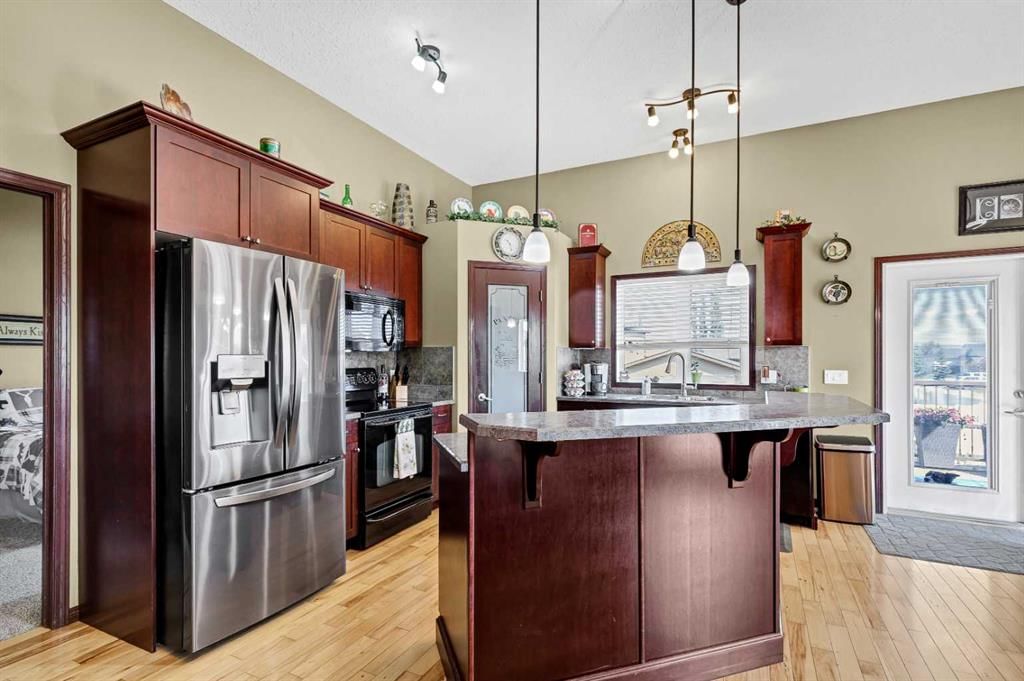 801, 800 Carriage lane Place N, Carstairs — main listing photo