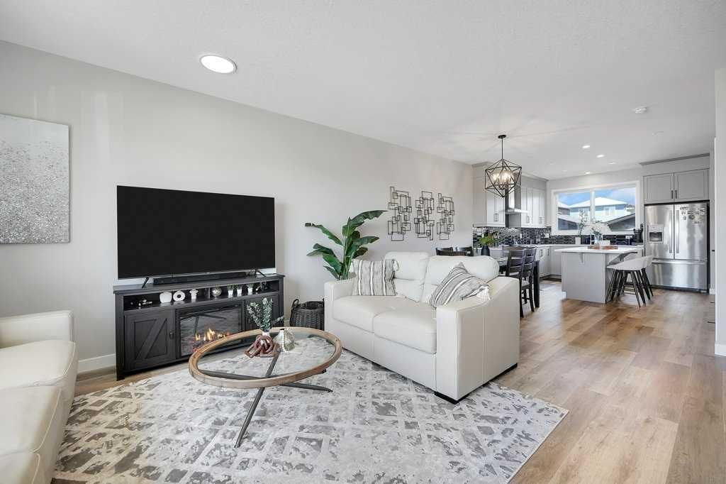 244 Belmont Boulevard SW, Calgary — photo 5 of 32