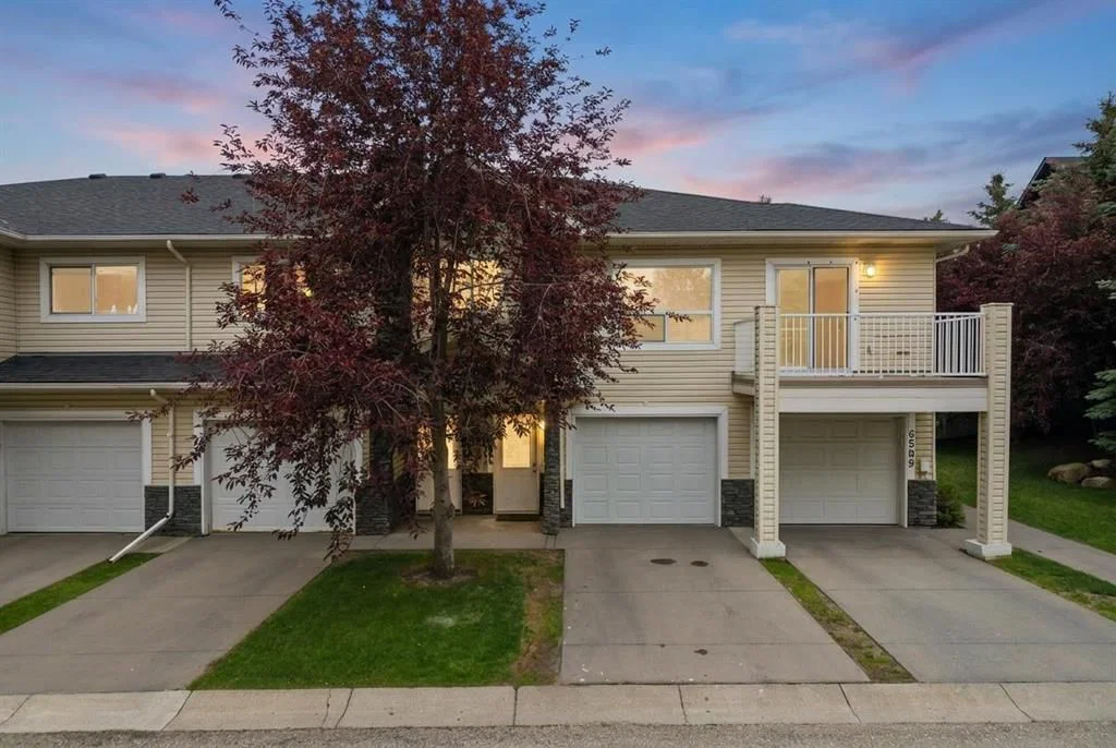 6591 Pinecliff Grove NE, Calgary — photo 2 of 33