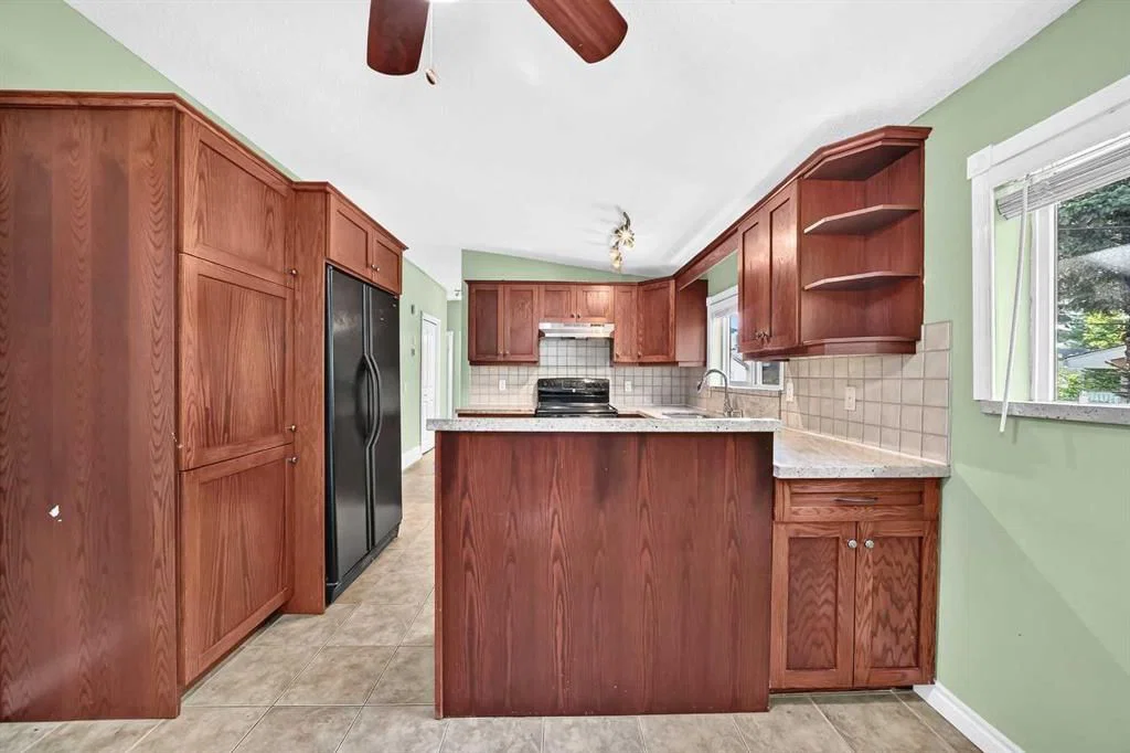 4628 Verona Drive NW, Calgary — photo 3 of 38